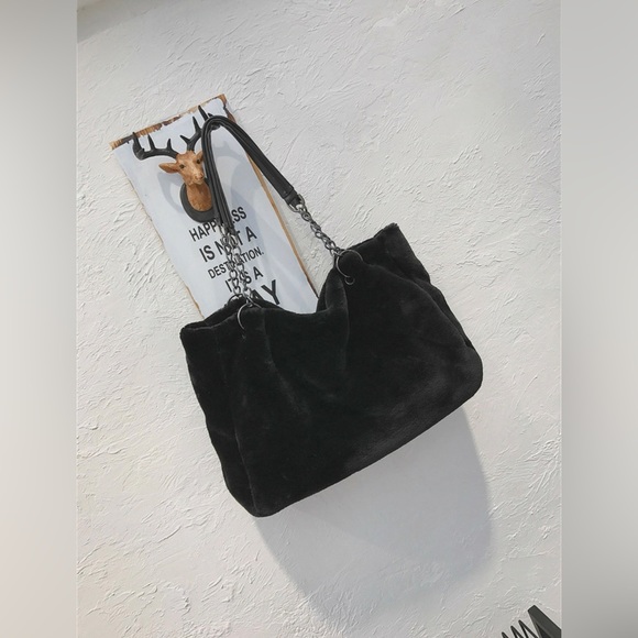 Faux Fur Tote Bag - Picture 3 of 3